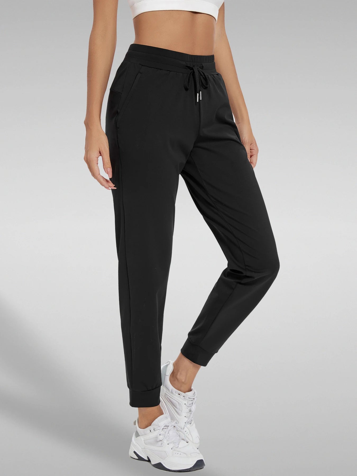 High-waisted women's joggers with pockets for workouts, yoga, or lounging.