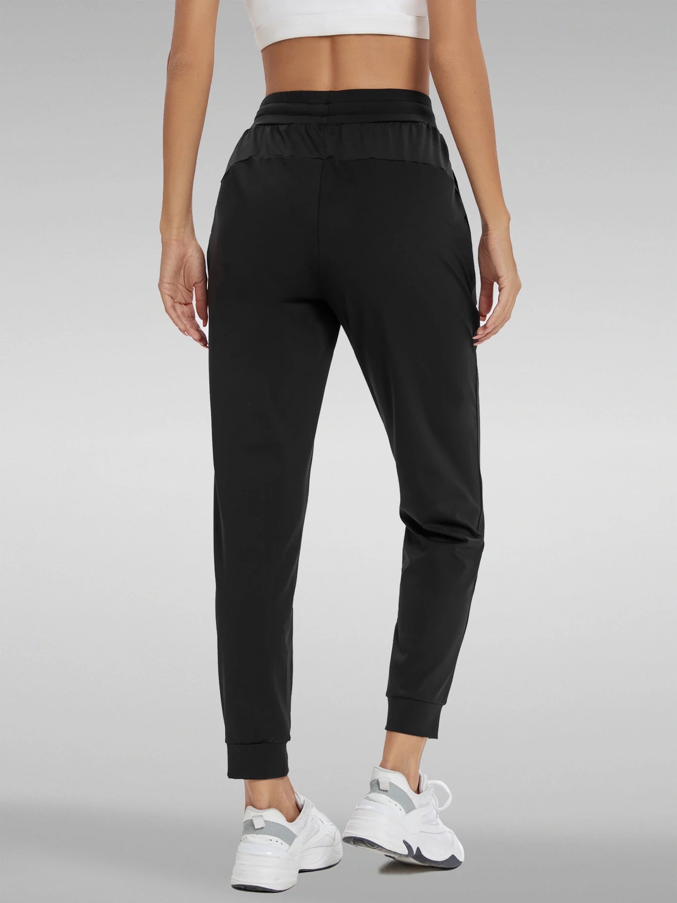 High-waisted women's joggers with pockets for workouts, yoga, or lounging.