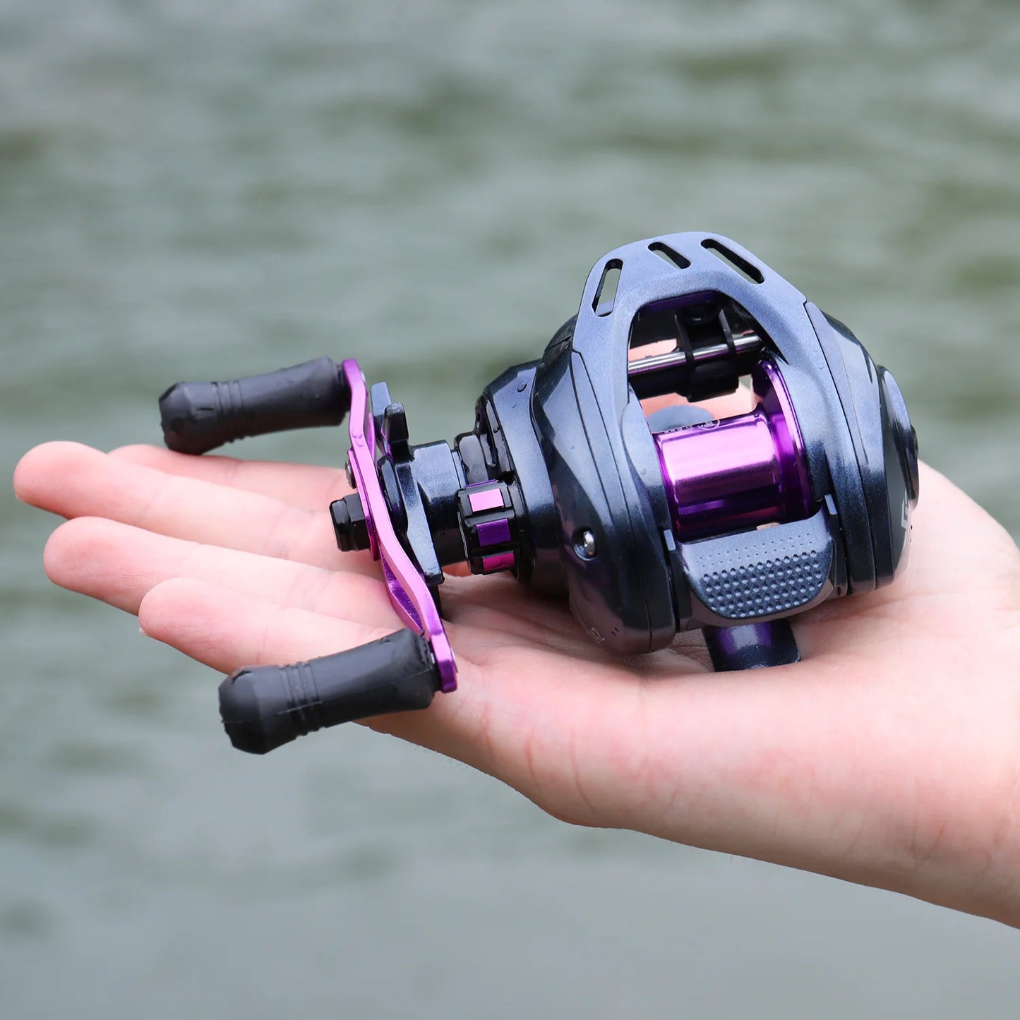 Baitcasting Fishing Reel – 7.2:1 Gear Ratio, Max Drag 8kg